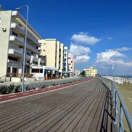 Hippocrates One Bedroom Cozy Flat Lägenhet Larnaca